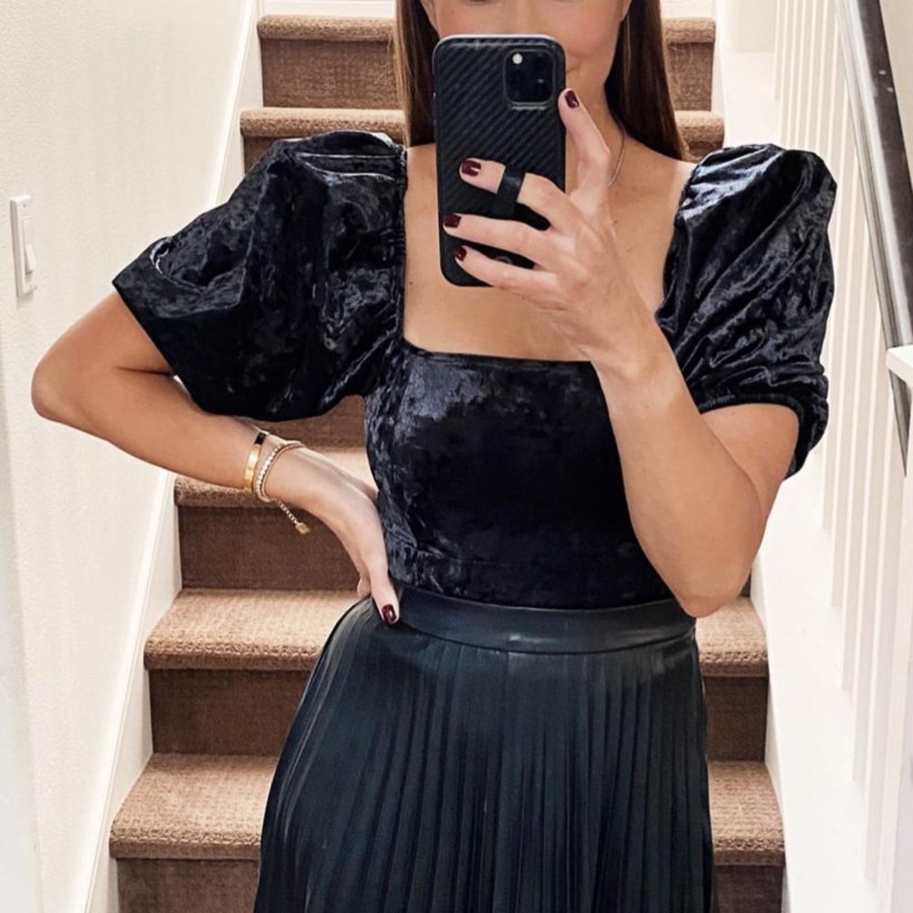 Kendall & Kylie Puff Sleeve Velvet Top